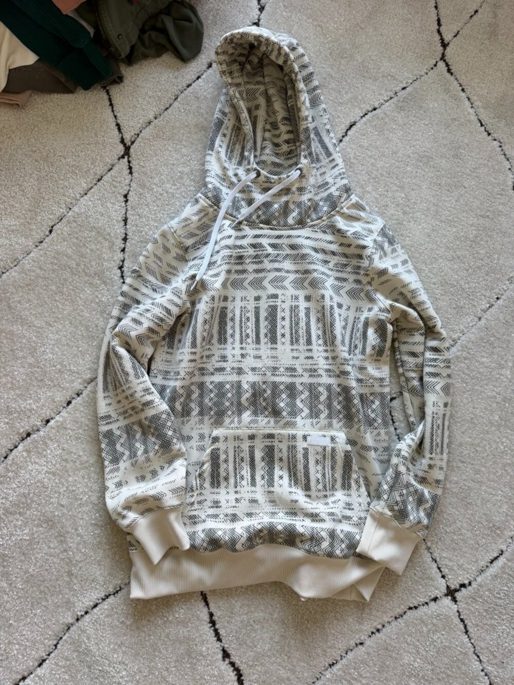 Volcom Tribal Print Pullover Hoodie XL Cream Black Geometric Kangaroo Pocket